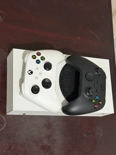 XBOX SERIES S COM 2 CONTROLES