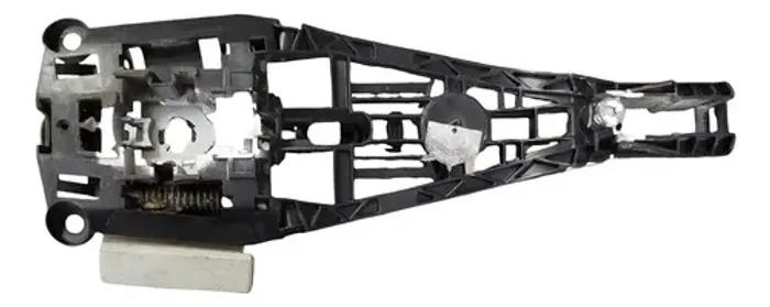 Suporte Maçaneta Camaro Dianteira Esquerda 2010 2011 2012 Prata/preta Dianteira