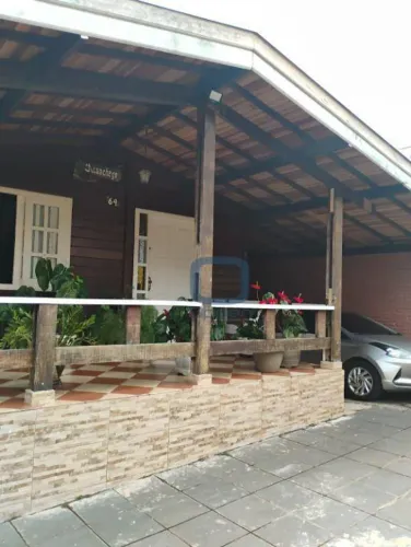 Casa de madeira a venda em Lindóia