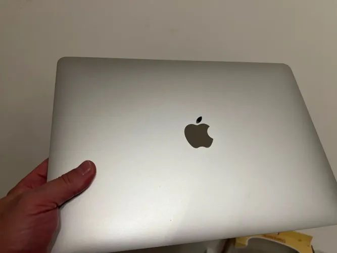 MacBook Pro 2017 - Funcionando Mas Com Defeito