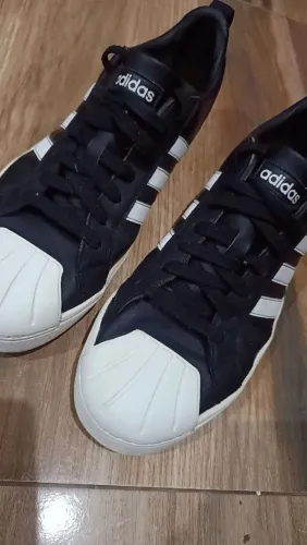 Tênis Adidas preto e branco n*42