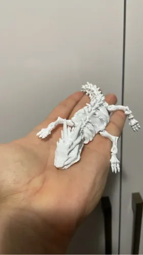 Esqueleto dragão articulado feito em 3d petg
