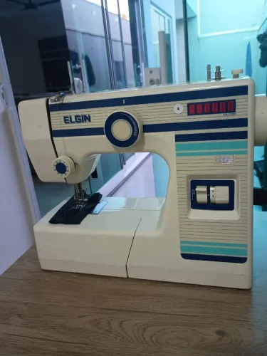 Máquina de Costura Elgin FA-1100 - Completa | 220V