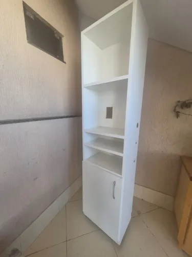 Armário MDF semi novo com rodinhas 