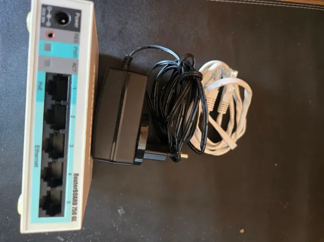 Vendo MIKROTIK modelo RG 750GL
