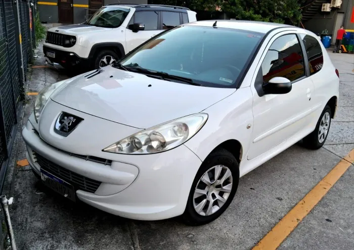 Peugeot 207 XR 1.4 Flex 8V 3P 2013