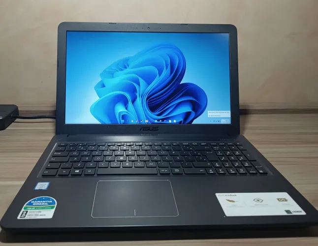 Notebook ASUS i5 | 8GB RAM | SSD 256GB | Rápido e Ótimo Estado