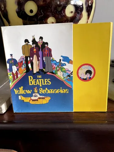 CD Original. The Beatles Yellow Submarine