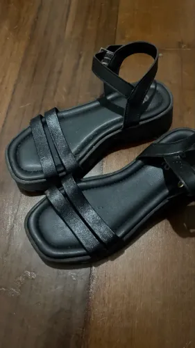 Vendo sandália infantil