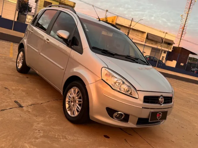 Fiat Idea Attractive 1.4 Fire Flex 8V 5P 2012
