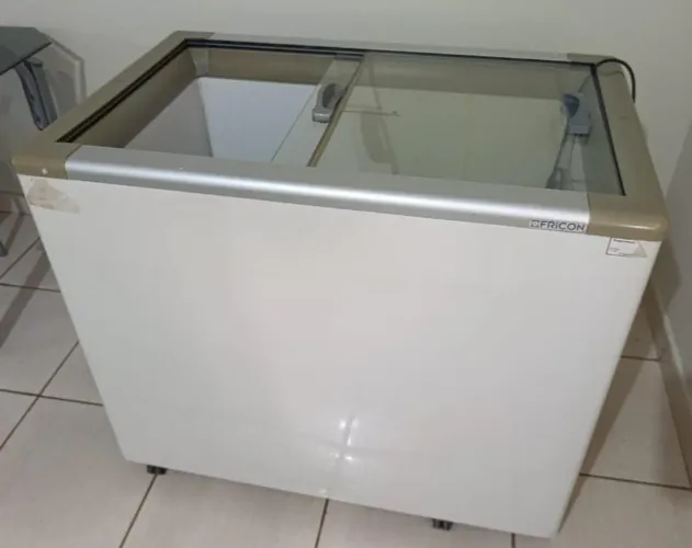 Freezer horizontal 311Lts Fricon c/ expositor de vidro
