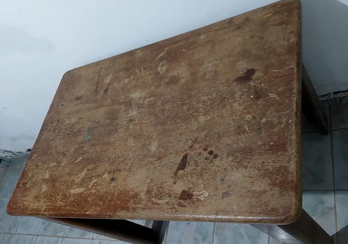 Vendo mesa em Angelim legítimo - 4 cadeiras