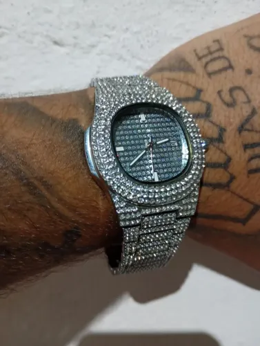 Relógio Ice cravejado.