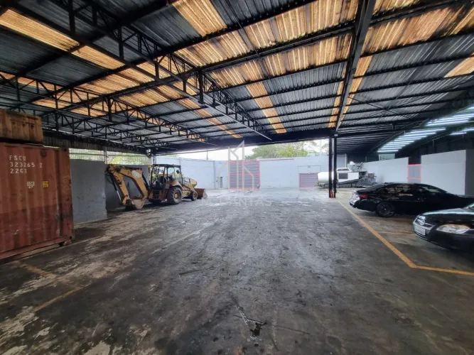 Galpão 1500m² próximo ao Autódromo de Interlagos