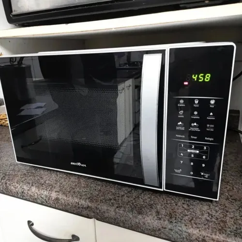 Micro-ondas Britânia 20L preto