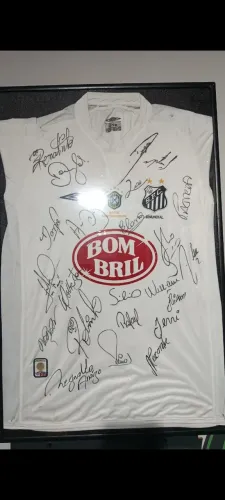 Camiseta do Santos FC autografada 