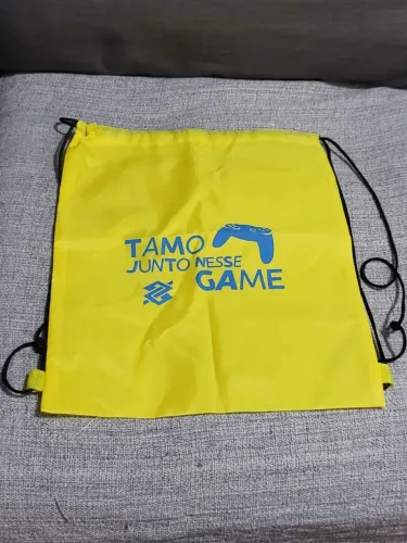 mochila ipermeável / tamo junto nesse game - a prova dágua amarela ccxp Banco do Brasil bb