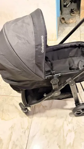 Carrinho de bebê Moisés 2 em 1 preto com bebê conforto