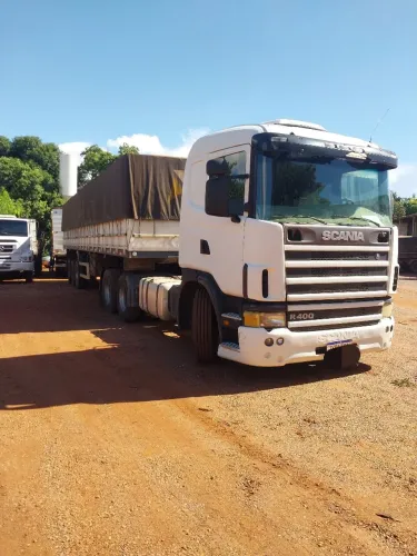 Vendo um caminhão scania 124 400 ano 2004. Aceito troca por caminhao truck .
