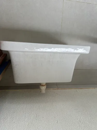 Oportunidade!!! Vendo tanque em louça Celite para lavanderia. 
