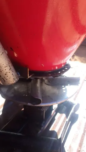 Máquina de jogar adubo