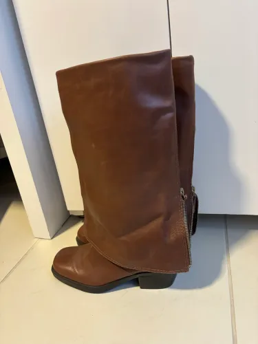 Bota Marrom Couro Cano Médio Polaina Arezzo