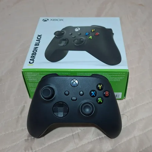 Controle Xbox Series Xs Carbon Black c/ proteções e suporte