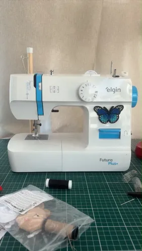 Máquina de Costura Elgin Futura Plus JX - Pouco Uso