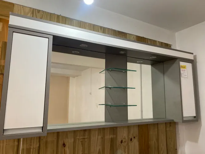 Aéreo para banheiro grande em MDF