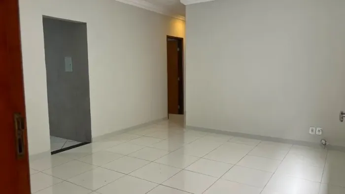 CASA À VENDA - BAIRRO SANTA MÔNICA | UBERLÂNDIA (MG)