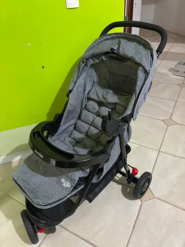 Carrinho de bebê Cosco