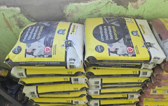 ARGAMASSA QUARTZOLIT COZINHAS E BANHEIROS CIMENTOCOLA SUPER 20KG