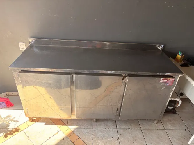 Balcão de inox refrigerado 3 portas (entrego )