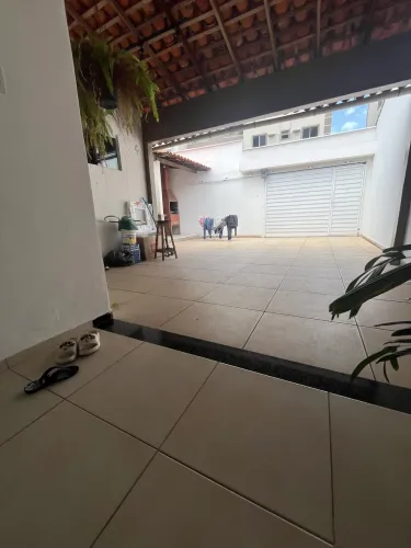 ? CASA À VENDA - 2 QUARTOS (1 SUÍTE) - GARAGEM 2 CARROS Próximo Cohama Recanto Fialho