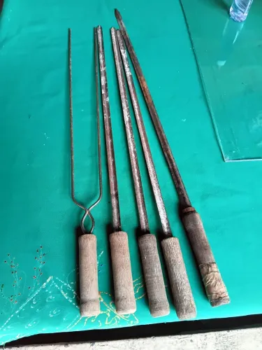 Espetos em aço