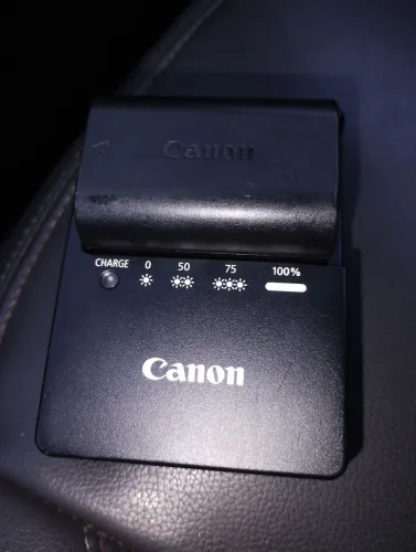 Carregador Canon com bateria original LC E6