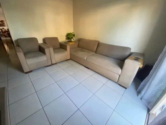 SOFÁ BEM CONSERVADO
