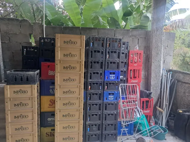 Vendo 100 cx de chopinho mais 15 imperio coca retornável e 600ml por 3,100