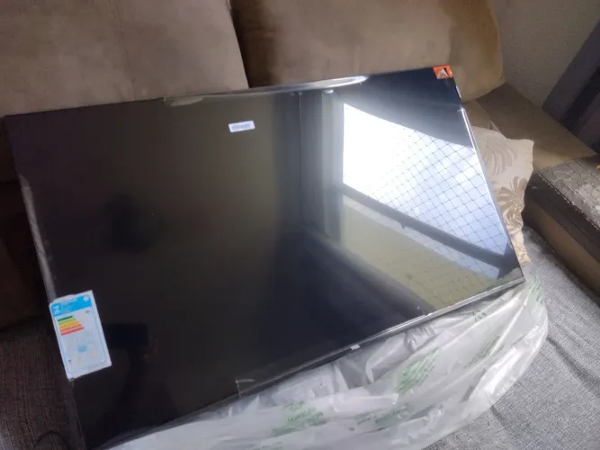 Vendo tv TCL 43 polegadas na caixa lacrada sem uso