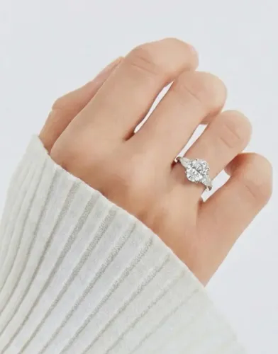 Anel Oval Moissanite