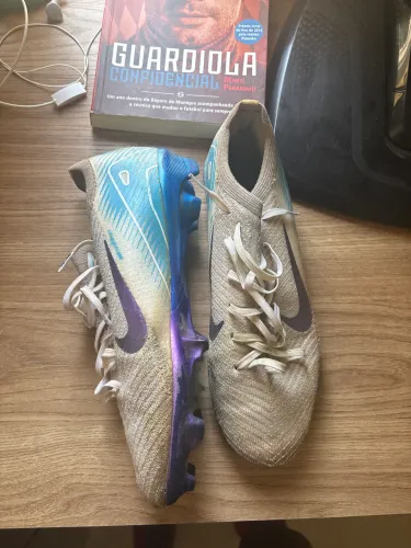 Chuteira Nike em ótimo estado