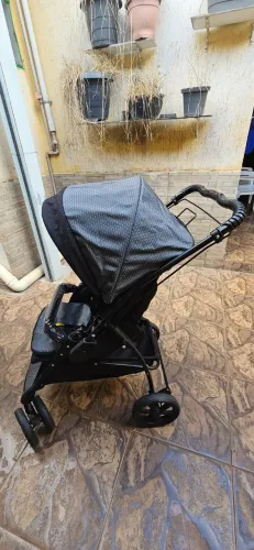 Carrinho de bebê Galzerano Maranello preto + bebê conforto ? pouco uso