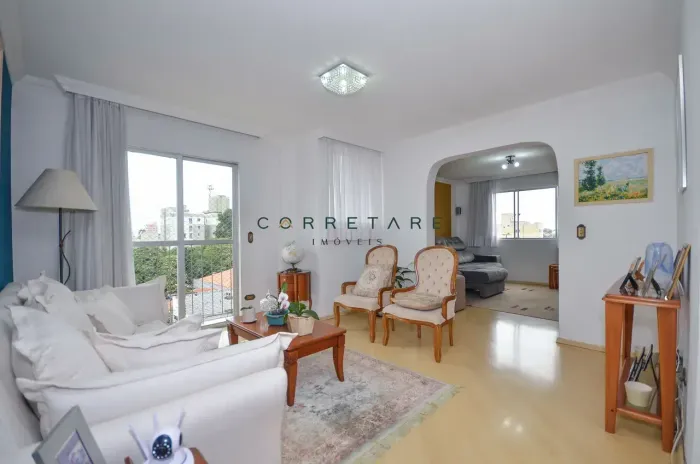 Duplex para venda possui 156 metros quadrados com 3 quartos em Capão Raso - Curitiba - PR