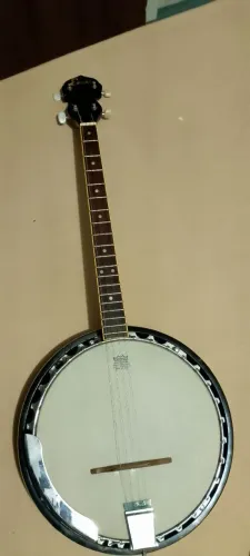 *Banjo ? Encore,( raríssimo 4 cordas ).