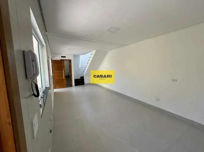 Sobrado à venda no Parque Jaçatuba em Santo André | 2 Suítes, Terraço e 2 Vagas 76m²