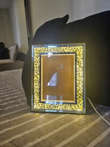 Lindo Kit com 2 Porta-Retratos Espelhados com Cristais e Iluminação em LED.