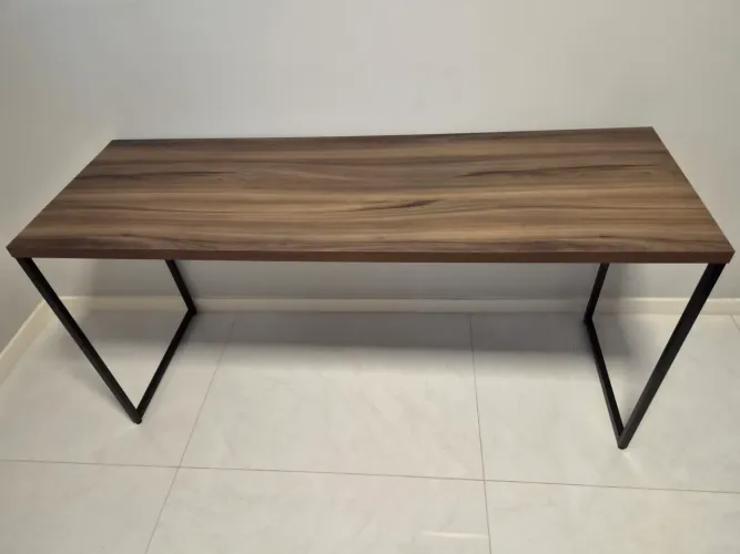 Mesa de escritório estilo industrial