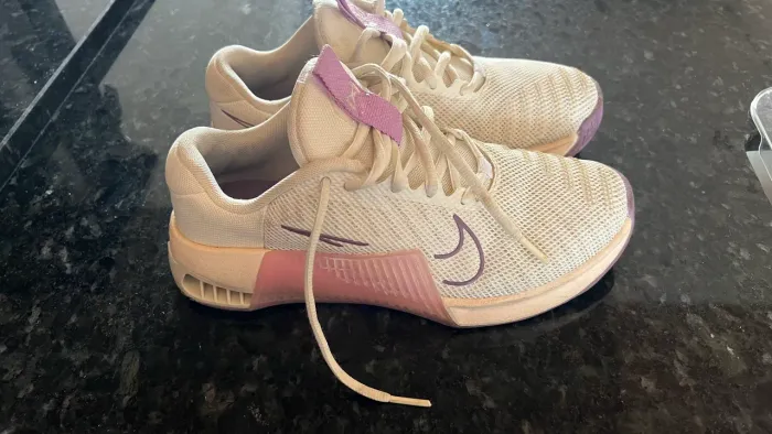 Tênis Nike meticon 9