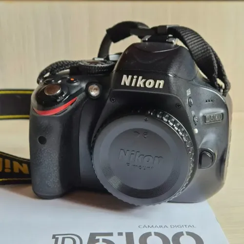 Câmera Nikon D5100 (Apenas Corpo) + Carregador + Manual + Cartão SD - Ótimo Estado