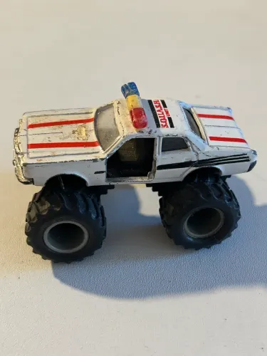 Carrinho monstro "S.Q.U.A.S.H. Unit"
